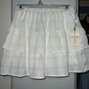 Moon & Madison Cream Tiered Mini Skirt